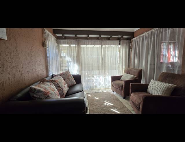 5 BEDROOM HOUSE FOR SALE IN PRETORIA GARDENS